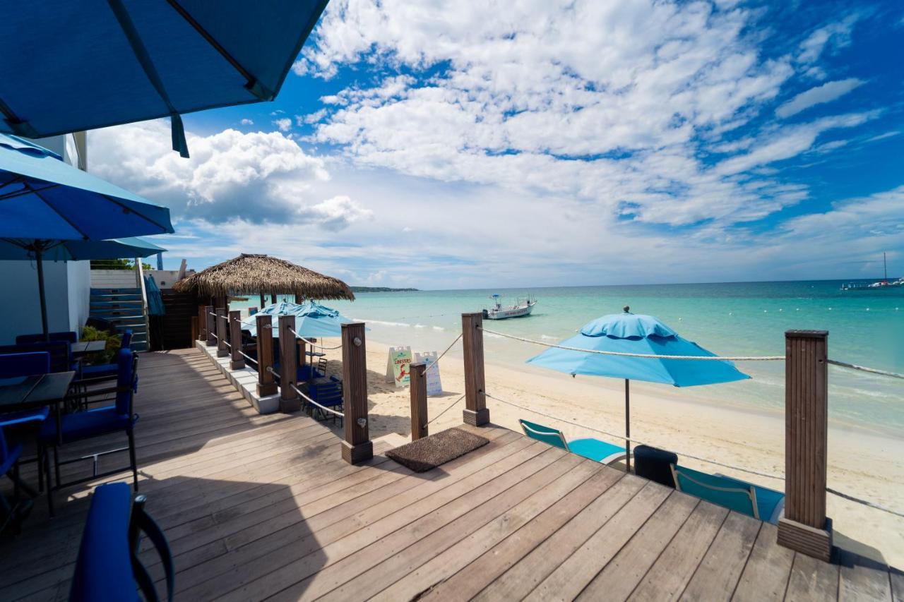 נגריל Blue Skies Beach Resort מראה חיצוני תמונה